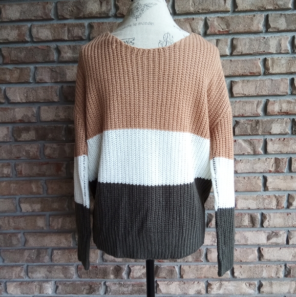 Full Circle Threads Color Block Sweater. - Picture 3 of 6